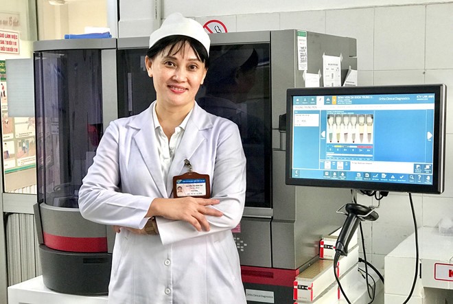 Nguyen Thi Minh Thy: Dokter perempuan yang sepenuh hati dengan perangkat lunak menghindari kesalahan dalam transfusi darah - ảnh 1