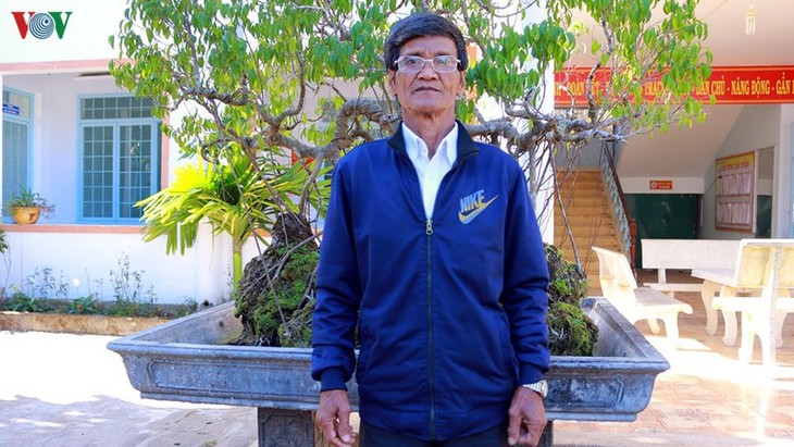 A Chong – Sesepuh  desa yang berwibawa  melakukan usaha bisnis secara baik - ảnh 1