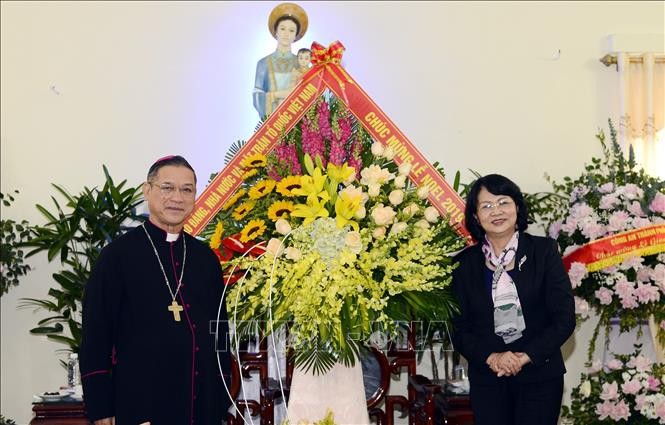 Wapres Dang Thi Ngoc Thinh mengucapkan selamat Hari Natal di  Provinsi Gerejani Bui Chu - ảnh 1