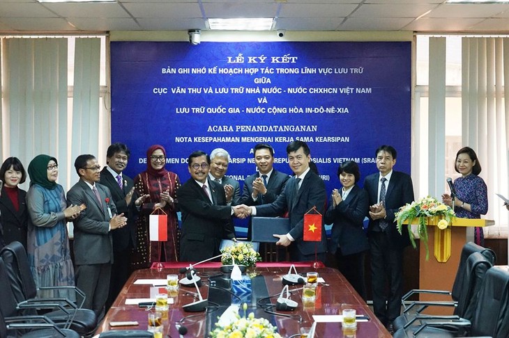 Vietnam dan Indonesia memperkuat kerjasama tentang masalah kearsipan - ảnh 1
