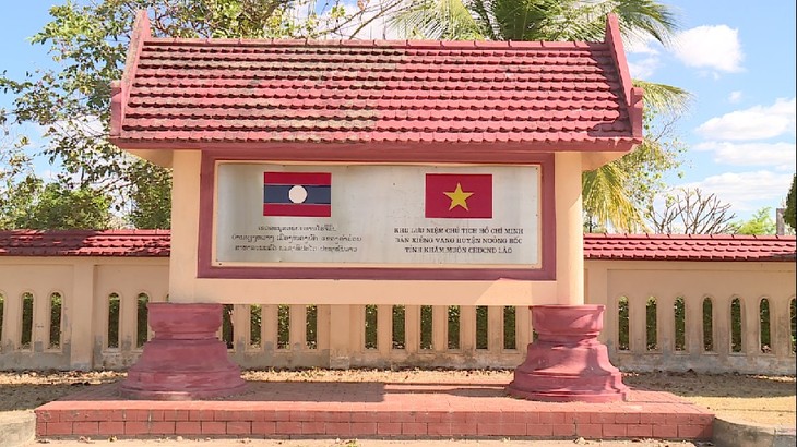 Zona peringatan Presiden Ho Chi Minh di Dukuh Xieng Vang, Laos – tempat menyimpan gelar tentang solidaritas Vietnam-Laos - ảnh 1