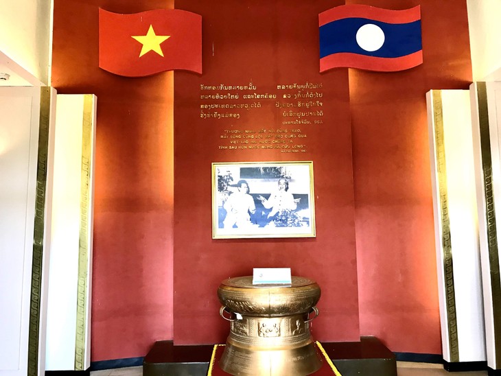 Zona peringatan Presiden Ho Chi Minh di Dukuh Xieng Vang, Laos – tempat menyimpan gelar tentang solidaritas Vietnam-Laos - ảnh 3