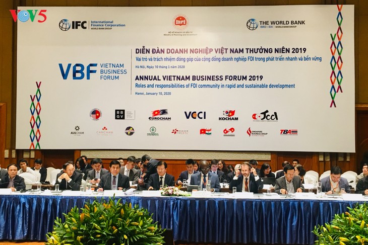 Pemerintah Vietnam berkomitmen akan  berjalan seperjalanan dan  bahu-membahu  dengan badan usaha FDI - ảnh 1