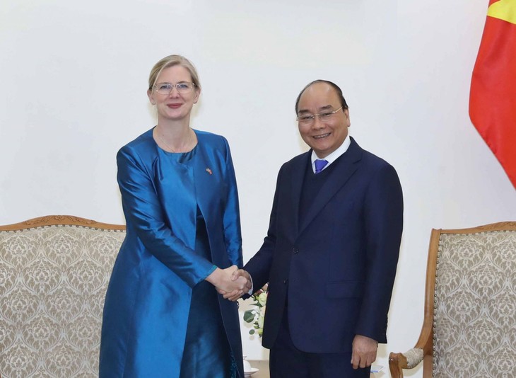 PM Vietnam, Nguyen Xuan Phuc menerima Dubes Swedia dan Perancis - ảnh 1