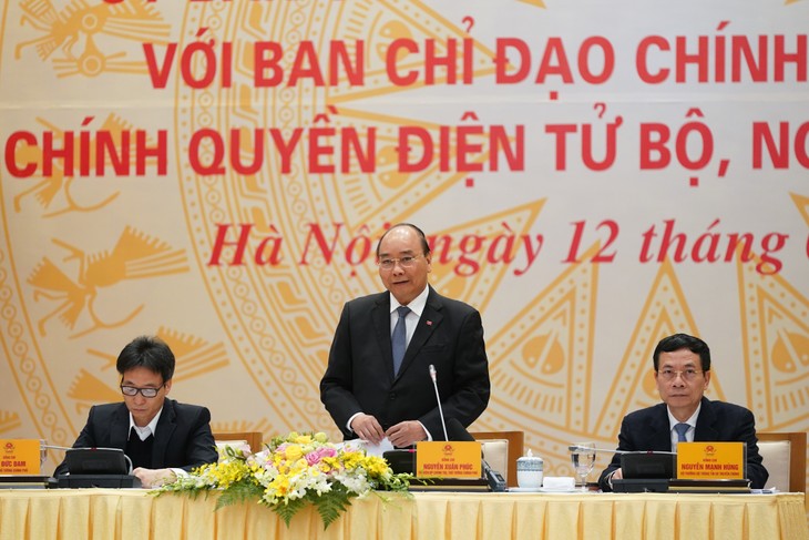 PM Nguyen Xuan Phuc: pembangunan E-Government Vietnam bisa dipersingkat terbanding dengan banyak negara lain - ảnh 1