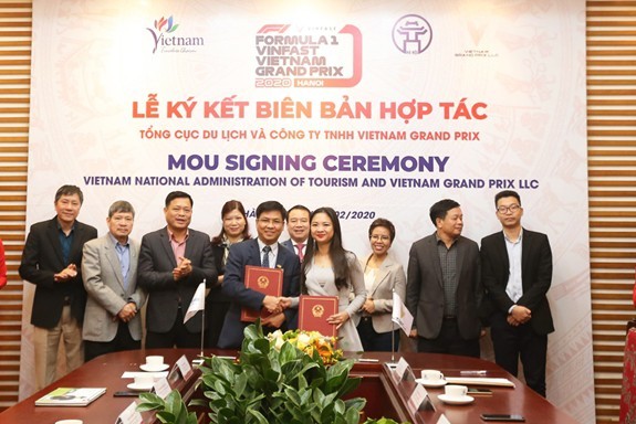 Bekerjasama menyosialisasikan dan mempromosi pariwisata Vietnam yang dikaitkan dengan Turnamen Formula 1 - ảnh 1