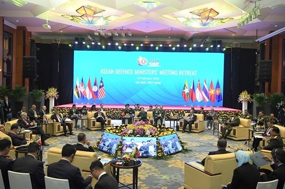 Vietnam aktif memberikan banyak gagasan kepada proses kerjasama pertahanan ASEAN - ảnh 1