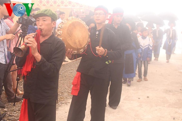 Kumpulan  instrumen musik tradisional dari warga etnis minoritas Dao Khau di Kabupaten Sin Ho - ảnh 1