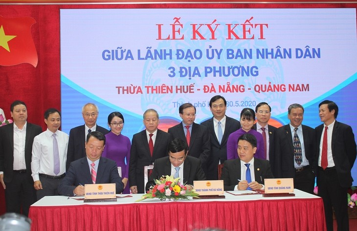 Tiga provinsi dan kota di Vietnam Tengah berkonektivitas mengembangkan pariwisata - ảnh 1