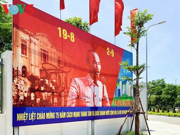 Kota Ha Noi menjadi cemerlang dengan warna bendera untuk merayakan Hari Nasional 2/9 - ảnh 12