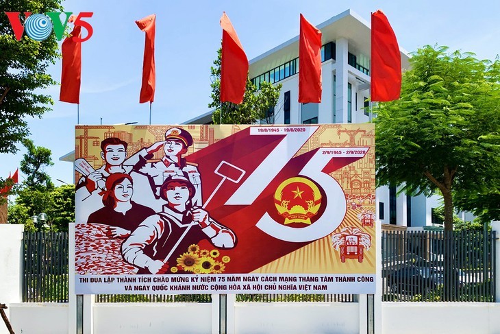 Kota Ha Noi menjadi cemerlang dengan warna bendera untuk merayakan Hari Nasional 2/9 - ảnh 13