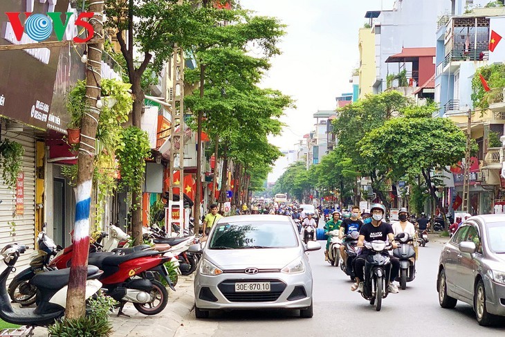 Kota Ha Noi menjadi cemerlang dengan warna bendera untuk merayakan Hari Nasional 2/9 - ảnh 15