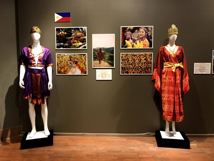 Pameran Busana Tradisional Negara-Negara ASEAN 2020 - ảnh 15