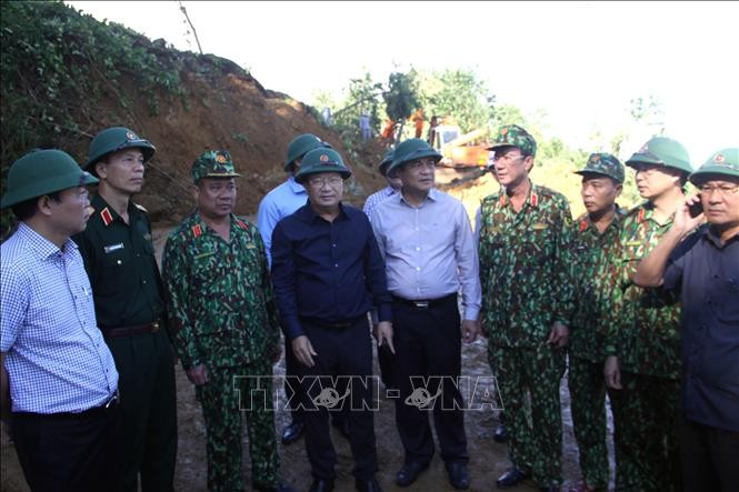 Badai Molave menimbulkan kerugian berat  di provinsi-provinsi di Vietnam Tengah dan daerah Tay Nguyen - ảnh 1