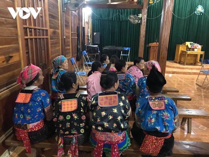Menjamin Kebebasan  Berkepercayaan, dan Beragama kepada Warga di Kabupaten Muong Nhe, Provinsi Dien Bien - ảnh 2