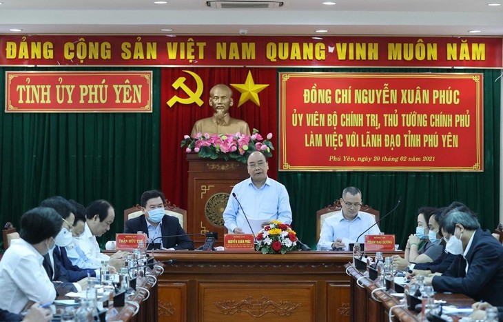 PM Nguyen Xuan Phuc Adakan Sidang Kerja dengan Pimpinan Teras Provinsi Phu Yen - ảnh 1
