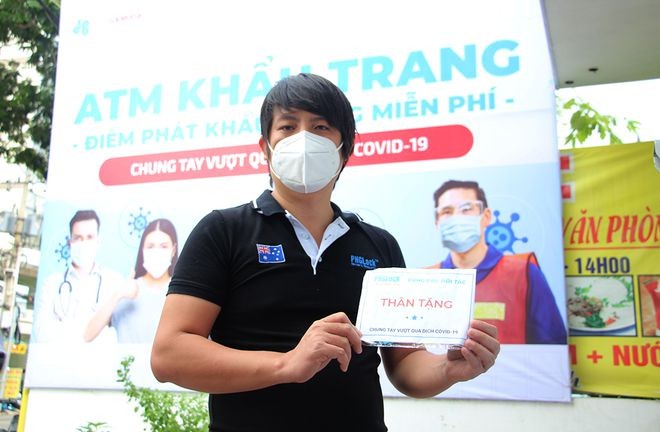 Hoang Tuan Anh: Dari ATM Beras yang Penuh dengan Kasih Sayang Sampai ATM Masker Gratis - ảnh 1
