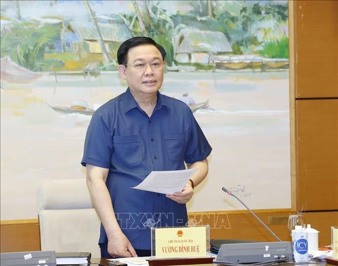 Ketua MN  Vuong Dinh Hue Adakan Temu Kerja dengan Komisi  Pertahanan dan Keamanan - ảnh 1