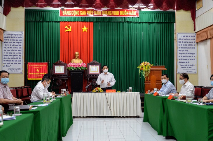 PM Pham Minh Chinh: Memobiliasi Kearifan Kolektif dan Partisipasi Warga Dalam Kendalikan Wabah Covid-19 - ảnh 1