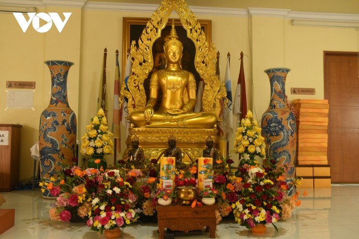 Biara Thailand di Negeri Islam Indonesia - Simbol Bagi Toleran dan Kehormonisan Agama - ảnh 17