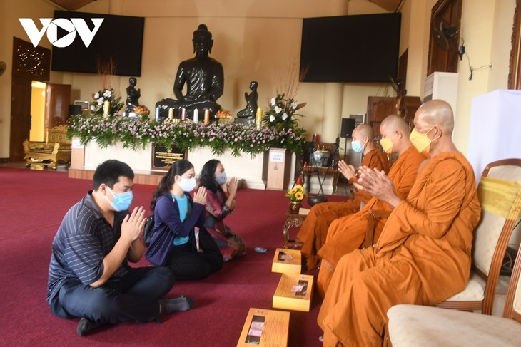 Biara Thailand di Negeri Islam Indonesia - Simbol Bagi Toleran dan Kehormonisan Agama - ảnh 3