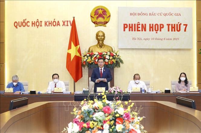 Ketua MN Vuong Dinh Hue  Pimpin Sidang ke-7 Dewan Pemilihan Nasional - ảnh 1