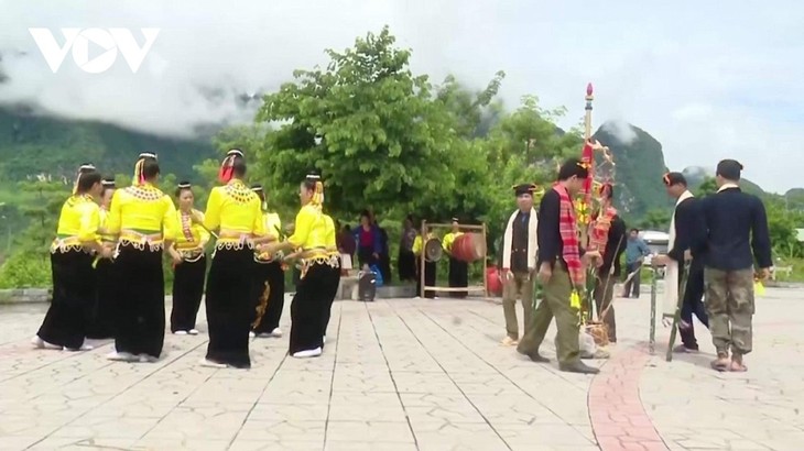 Hun may – Instrumen Musik Tradisional dari Warga Etnis Minoritas Khang di Kabupaten Quynh Nhai - ảnh 2