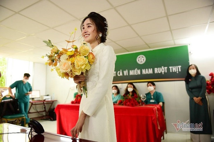 Pernikahan-Pernikahan Unik Di Tengah Wabah Covid-19 di Vietnam - ảnh 5