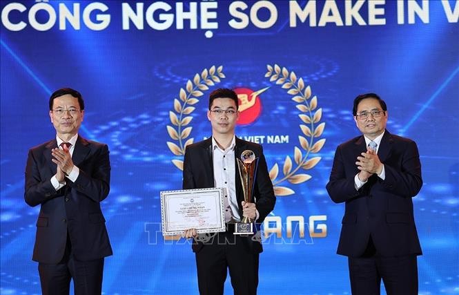 PM Pham Minh Chinh Hadiri Forum Nasional tentang Pengembangan Badan Usaha Teknologi Digital Vietnam 2021 - ảnh 1