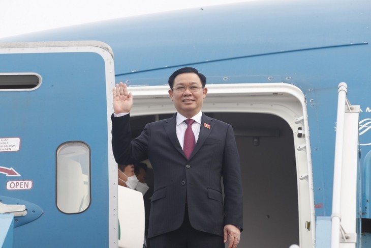 Ketua MN Vuong Dinh Hue Tiba Di Republik Korea, Mulai Kunjungan Resmi - ảnh 1