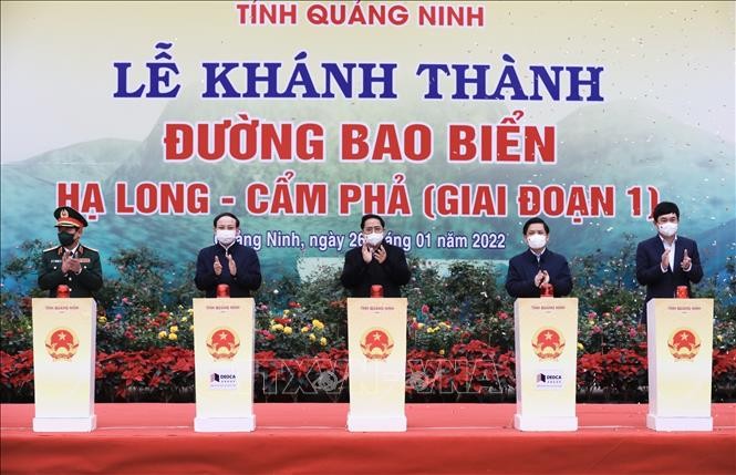 PM Minta Provinsi Quang Ninh Terus Perhebat Laju Pelaksanaan Proyek-Proyek Titik Berat - ảnh 1