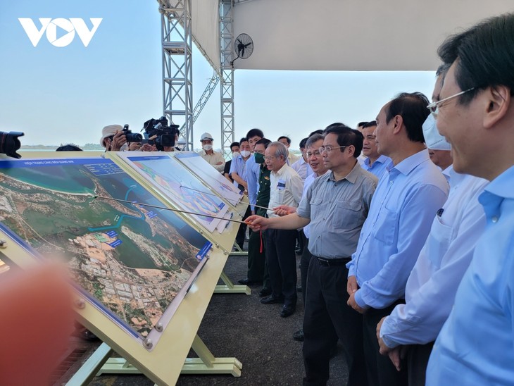 PM Periksa Beberapa Bangunan Titik Berat di Provinsi Quang Nam - ảnh 1
