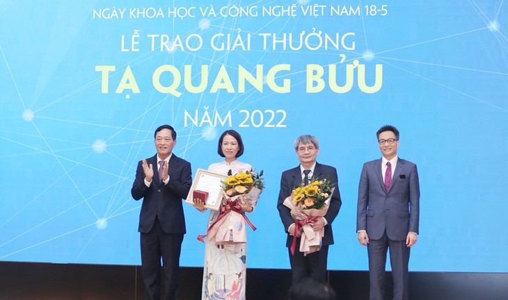 Peringatan Hari  Sains-Teknologi  Vietnam dan Pemberian Hadiah Ta Quang Buu - ảnh 1