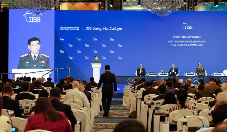 Dialog Shangri-La 2022: Vietnam Berupaya Bersama-Sama dengan Negara-Negara Membela Perdamaian - ảnh 1