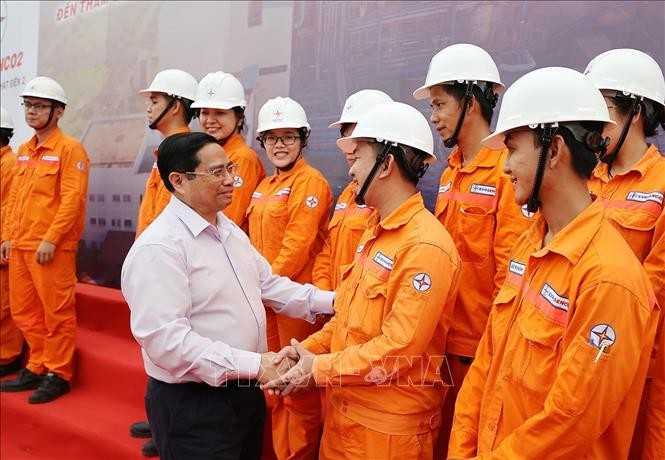 PM Pham Minh Chinh: Fokus Meneliti Pengembangan Listrik Tenaga Angin  dan Tenaga Surya - ảnh 1