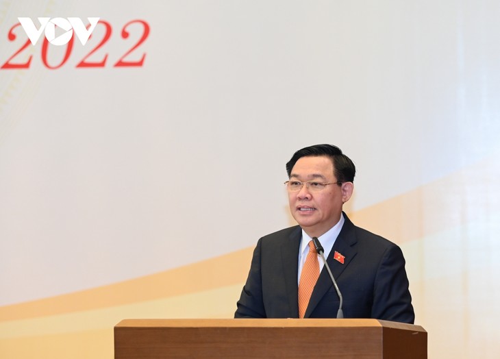 Ketua MN Vuong Dinh Hue Pimpin Konferensi Evaluasi dan Gelar Pembuatan UU dan Peraturan Negara - ảnh 1