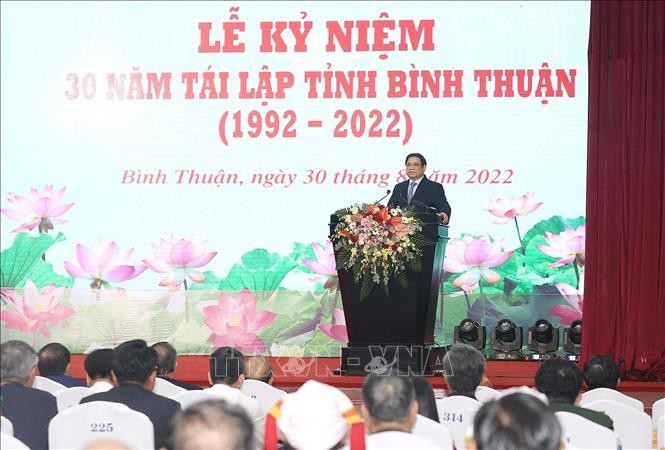 PM Vietnam, Pham Minh Chinh Hadiri Upacara Peringatan HUT Ke-30 Pendirian  Kembali Provinsi Binh Thuan - ảnh 1
