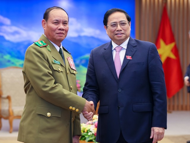 PM Pham Minh Chinh Temui Deputi PM, Menteri Keamanan Laos - ảnh 1