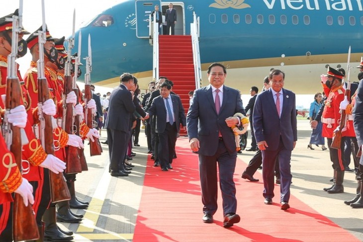 PM Pham Minh Chinh Mulai Kunjungan Resmi Ke Kerajaan Kamboja  - ảnh 1