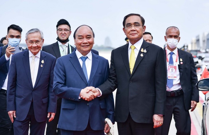 Presiden Vietnam, Nguyen Xuan Phuc Memulai Kunjungan Resmi Di Kerajaan Thailand dan Menghadiri Konferensi APEC ke-29 - ảnh 1