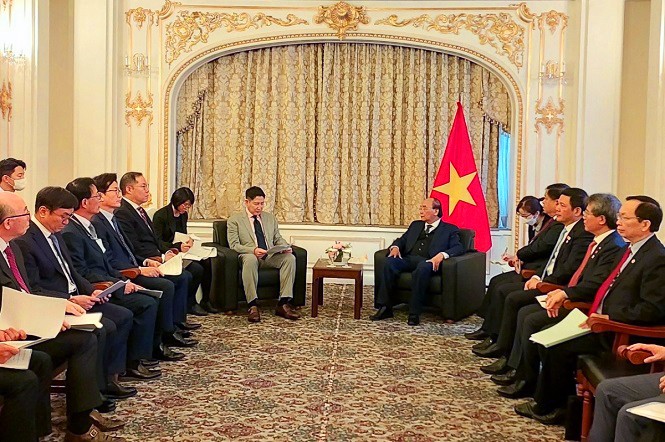 Presiden Vietnam, Nguyen Xuan  Phuc Temui Wakil Beberapa Grup Papan Atas Republik Korea - ảnh 1