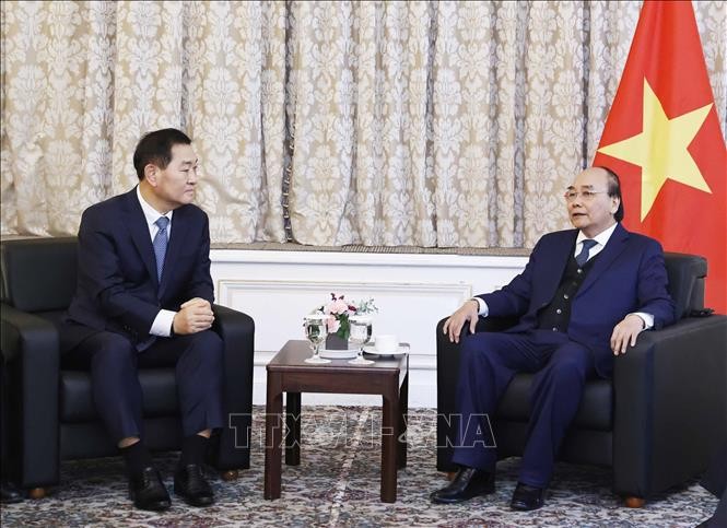 Presiden Vietnam, Nguyen Xuan  Phuc Temui Wakil Beberapa Grup Papan Atas Republik Korea - ảnh 2