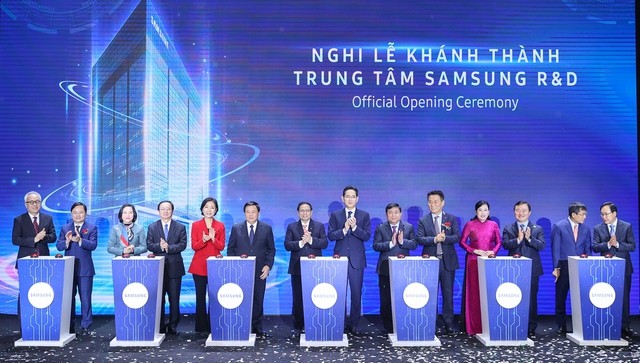 PM Pham Minh Chinh Meminta Samsung  Agar Anggap Vietnam sebagai Tempat Strategis Global tentang Pengembangan Sejumlah Produk Utama - ảnh 1