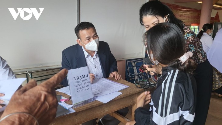 Dokter Rakyat Chau Duong dengan Tekad Cepat  Memberantas Penyakit TBC - ảnh 1