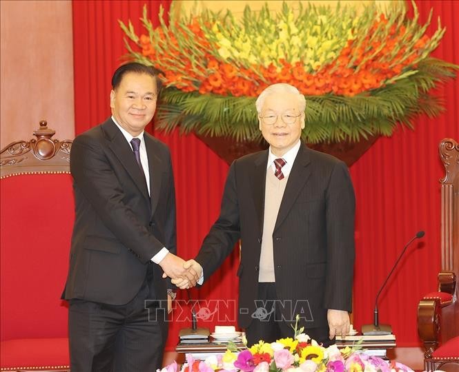 Sekjen KS PKV Nguyen Phu Trong Terima Delegasi Tingkat Tinggi Kantor Komite Sentral Partai Rakyat Revolusioner Laos  - ảnh 1