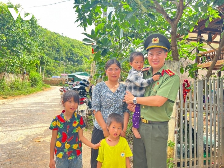 Letnan Satu Keamanan Publik Duong Hai Anh dan Proses Memberi Kebahagiaan kepada Komunitas - ảnh 1