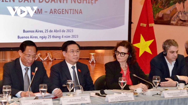 Forum Badan Usaha Vietnam-Argentina: Mengorientasi Kerja Sama pada 50 Tahun Mendatang - ảnh 1