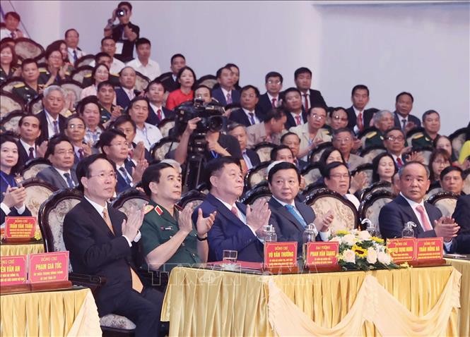 Presiden Vo Van Thuong Hadiri Upacara Peringatan 60 Kunjungan Presiden Ho Chi Minh ke Provinsi Nam Dinh - ảnh 1