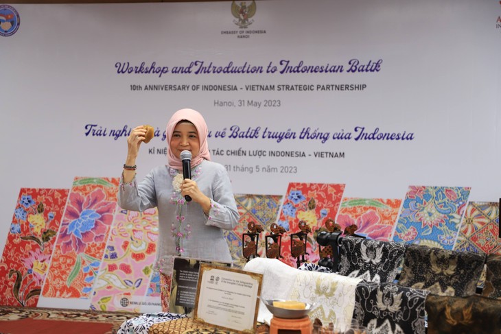 Lokakarya dan Pengenalan tentang Batik Tradisional dari Indonesia - ảnh 6