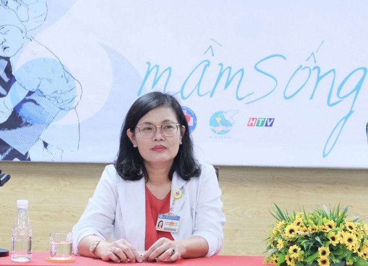 Dokter Hoang Thi Diem Tuyet- Seorang yang Membuat Rekam Jejak dalam Perkembangan Rumah Sakit Bersalin Hung Vuong - ảnh 1